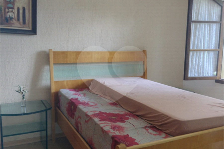 Casa à venda com 4 quartos, sendo 2 suítes,  no condomínio Cinco Lagos, Mairiporã - SP