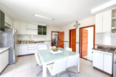 Casa à venda com 3 suítes no condomínio Portal do Lago, Valinhos - SP