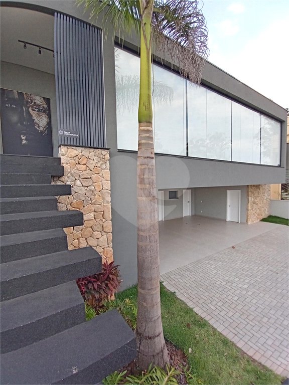 Casa à venda com 4 quartos, sendo 3 suítes,  no condomínio Alphaville Nova Esplanada 3, Votorantim - SP