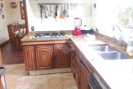 Casa à venda com 4 quartos, sendo 1 suíte, em Interlagos, São Paulo, SP