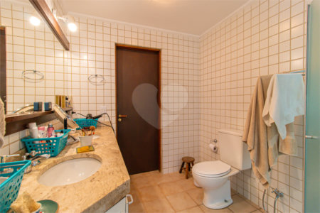 Casa à venda com 3 quartos, sendo 1 suíte,  no condomínio Jardim Hipico, São Paulo - SP