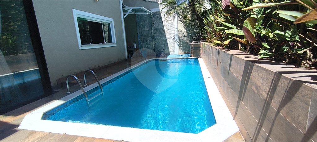 Sobrado à venda com 3 suítes em Vila Petrópolis, Atibaia, SP