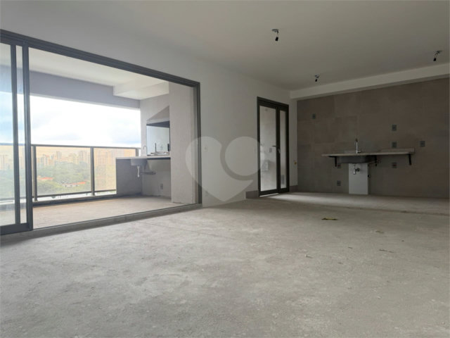 Apartamento à venda com 3 suítes em Campo Belo, São Paulo, SP