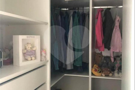 Sobrado à venda com 4 quartos, sendo 2 suítes, em Jardim Regina, Indaiatuba, SP