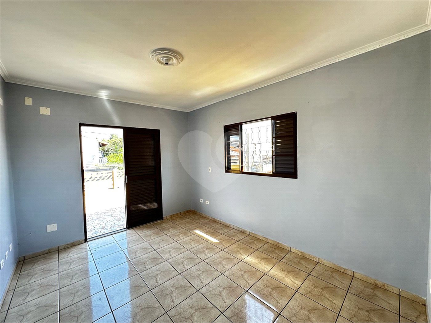 Sobrado à venda com 4 quartos, sendo 1 suíte, em Vila Amorim, Suzano, SP