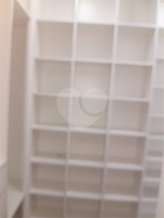 Casa à venda ou para alugar com 4 suítes em Chácaras São Carlos, Cotia, SP