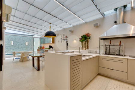 Casa à venda com 4 suítes no condomínio Ville Bosqueé, São Paulo - SP