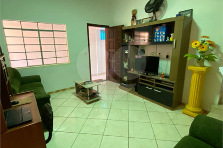 Sobrado à venda com 3 quartos em Jundiapeba, Mogi das Cruzes, SP