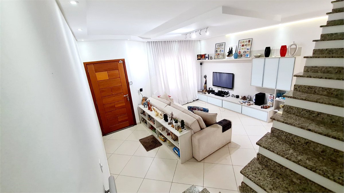 Sobrado à venda com 3 quartos, sendo 1 suíte,  em Jardim Leocádia, Sorocaba, SP