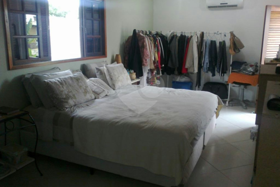 Sobrado à venda com 5 suítes em Enseada, Bertioga, SP