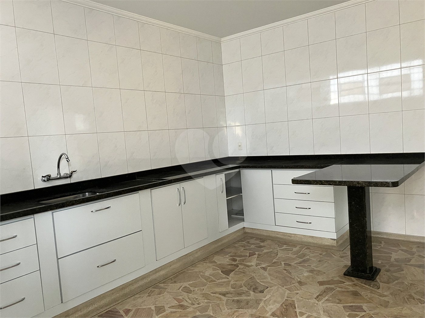 Casa Térrea à venda com 4 quartos, sendo 2 suítes, em Jardim Santa Rosália, Sorocaba, SP