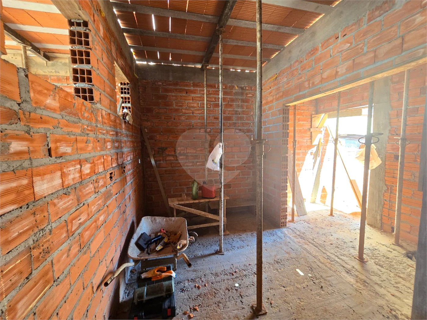 Casa à venda com 3 quartos, sendo 1 suíte, no condomínio Residencial Tivolli, Itapetininga - SP