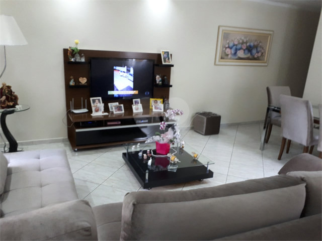 Casa em condomínio à venda ou para alugar com 3 quartos, sendo 1 suíte,  em Horto, São Paulo, SP