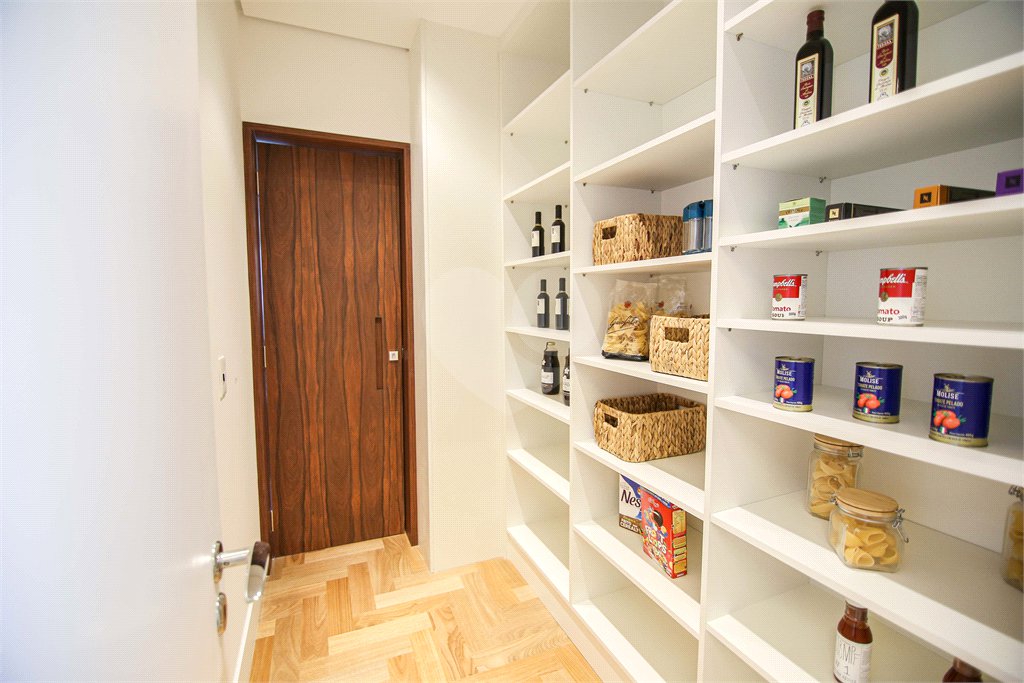 Apartamento à venda com 4 suítes em Real Parque, São Paulo, SP