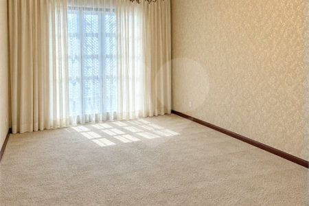 Sobrado de 250 m² em São Bernardo do Campo, com 3 dormitórios, suíte, escritório, quintal, edícula e 2 vagas, em excelente localização.