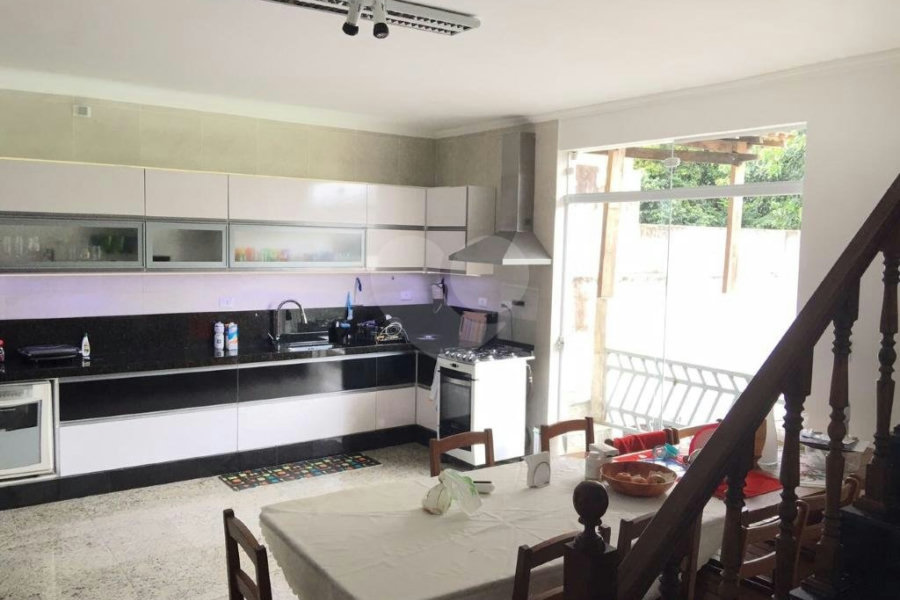 Sobrado à venda com 3 quartos, sendo 1 suíte, em Jardim Virginia Bianca, São Paulo, SP
