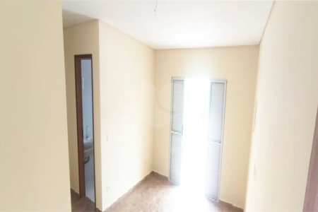 Sobrado à venda com 3 quartos, sendo 1 suíte,  em Cidade São Francisco, São Paulo, SP