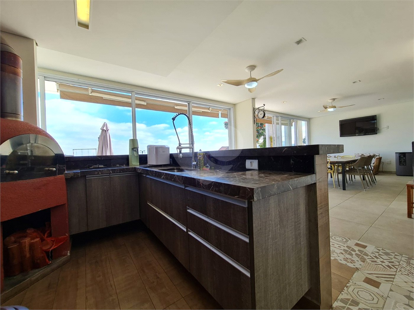 Casa à venda ou para alugar com 4 suítes no condomínio Residencial Jardim Primavera, Louveira - SP