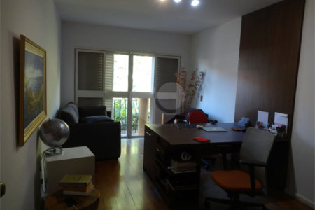 Casa à venda com 5 quartos, sendo 2 suítes,  em Vila Oliveira, Mogi das Cruzes, SP