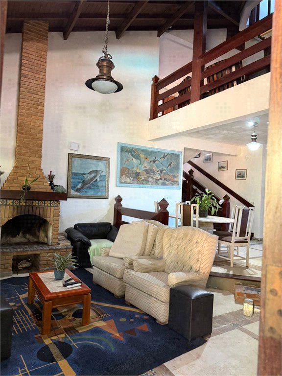 Casa à venda com 6 suítes em Massaguaçu, Caraguatatuba, SP