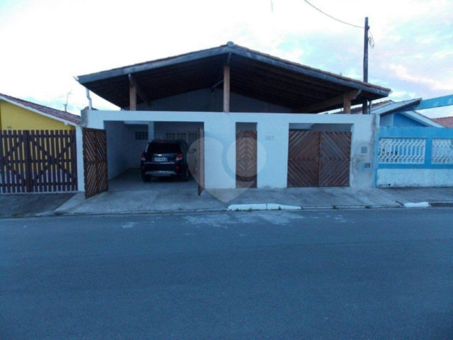 Casa Térrea à venda com 3 quartos, sendo 1 suíte,  em Loteamento Bosque dos Guanandis, Caraguatatuba, SP