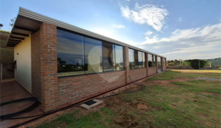 Chácara à venda com 4 quartos, sendo 2 suítes,  em Recanto das Acácias, São Roque, SP