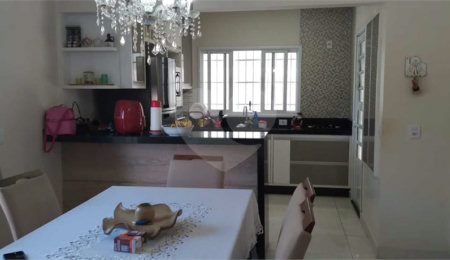 Casa à venda com 3 quartos, sendo 1 suíte, em Santa Cândida, Vinhedo, SP