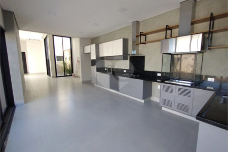Casa à venda com 3 suítes no condomínio Residencial Golden Ville, Itapetininga - SP