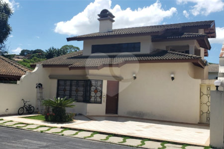 Casa para alugar com 3 suítes no condomínio Jardim Siriema, Atibaia - SP