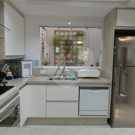 Casa à venda com 3 quartos, sendo 1 suíte, no condomínio Ville Resedá, São Paulo - SP