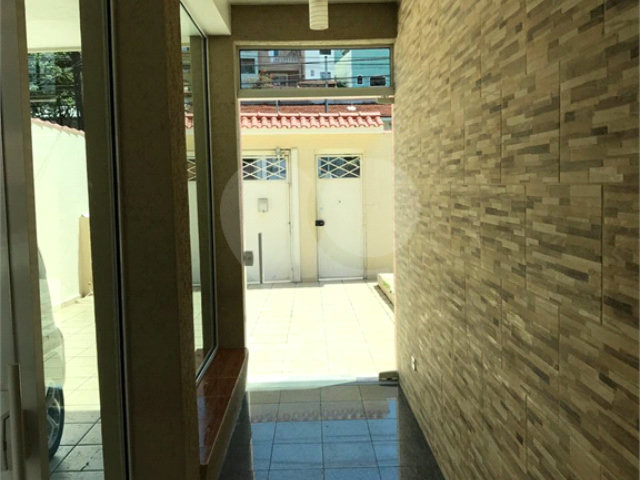 Sobrado à venda ou para alugar com 4 quartos, sendo 1 suíte,  em Parada Inglesa, São Paulo, SP