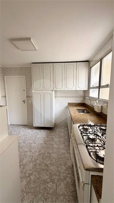 Apartamento à venda com 3 quartos, sendo 1 suíte,  em Moema, São Paulo, SP