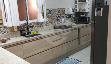 Casa à venda com 3 quartos, sendo 1 suíte, no condomínio Bosques da Vila - Casa 3° Fase, Cotia - SP
