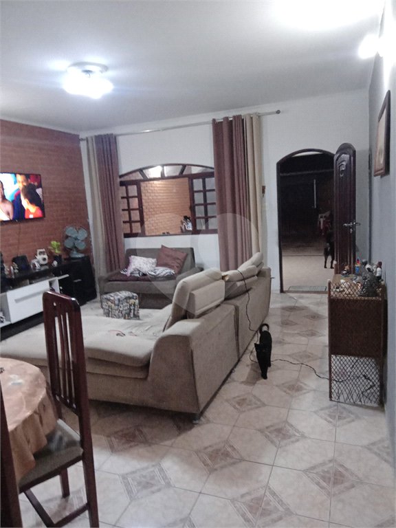 Casa à venda com 3 quartos, sendo 1 suíte,  em Vila Júlia, Poá, SP