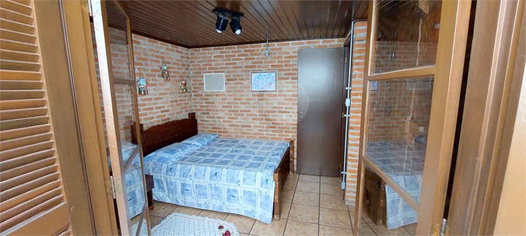 Casa à venda com 3 quartos, sendo 2 suítes, no condomínio Alpes de Caieiras, Caieiras - SP