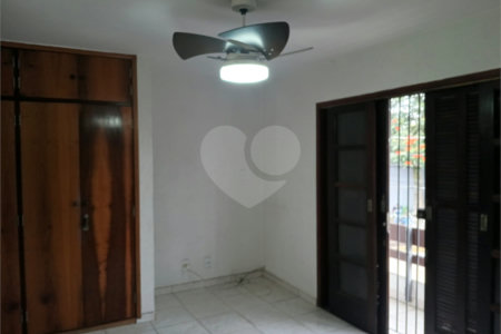 Sobrado à venda com 4 quartos, sendo 2 suítes, em Interlagos, São Paulo, SP