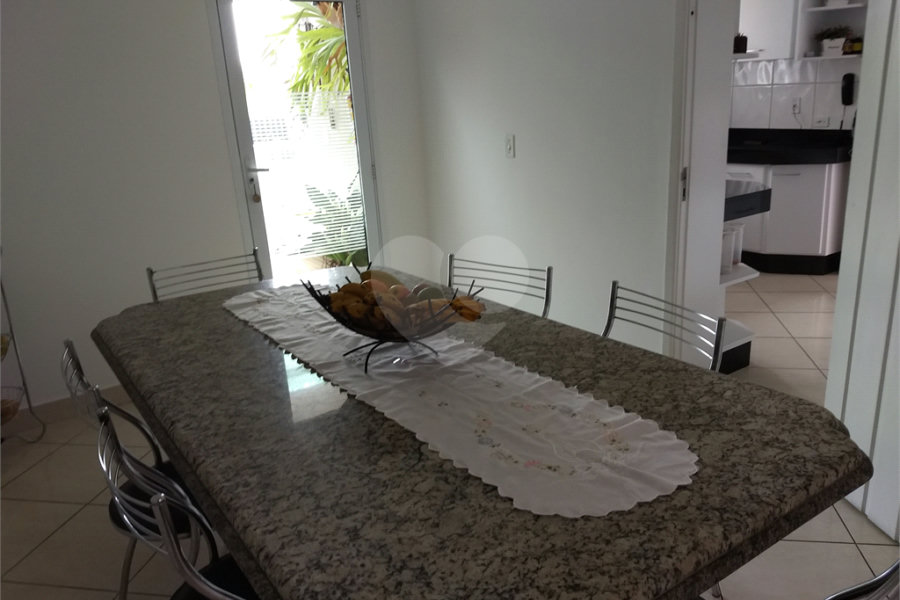 Casa Térrea à venda ou para alugar com 4 suítes em Horto, São Paulo, SP