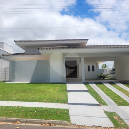 Casa à venda com 3 suítes no condomínio Village Saint Charbel, Araçoiaba da Serra - SP