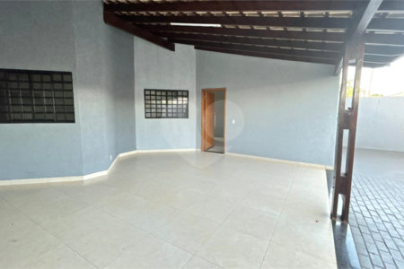 Casa à venda com 3 quartos, sendo 1 suíte,  em Ipê, Três Lagoas, MS