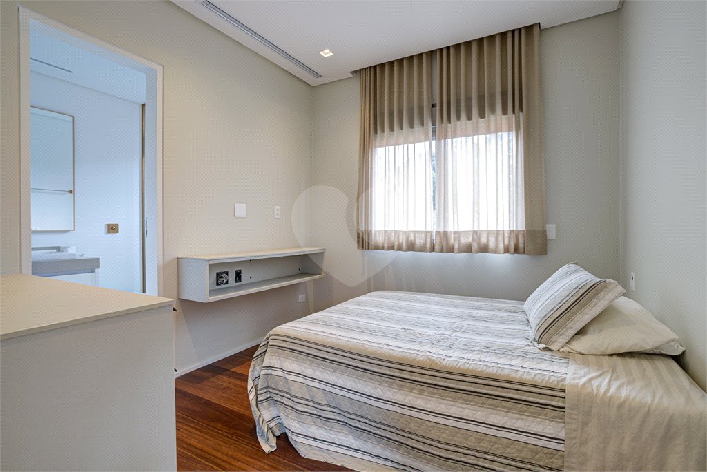 Casa à venda com 5 suítes em Jardim Cordeiro, São Paulo, SP