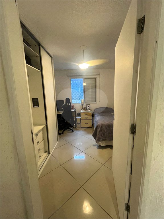 Casa à venda com 3 quartos, sendo 1 suíte, no condomínio Residencial Villagio Vitória, Guarulhos - SP