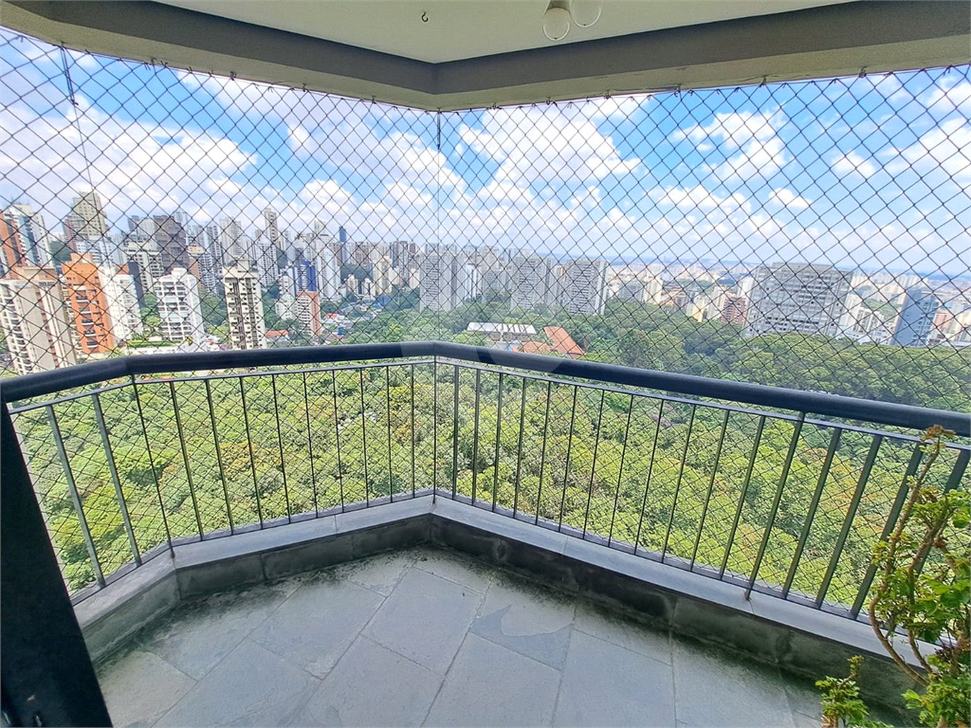 Apartamento à venda com 3 suítes em Vila Suzana, São Paulo, SP