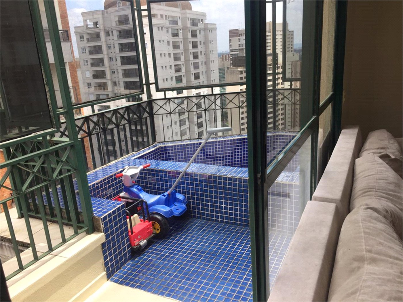 Apartamento à venda com 3 suítes em Vila Suzana, São Paulo, SP