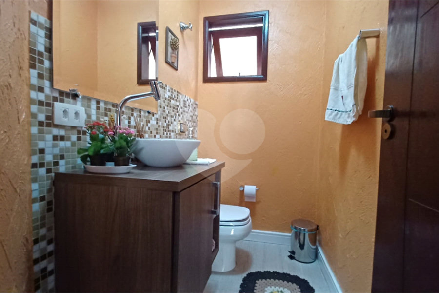Casa à venda com 3 quartos, sendo 1 suíte, no condomínio Residencial Morada do Horto, São Paulo - SP