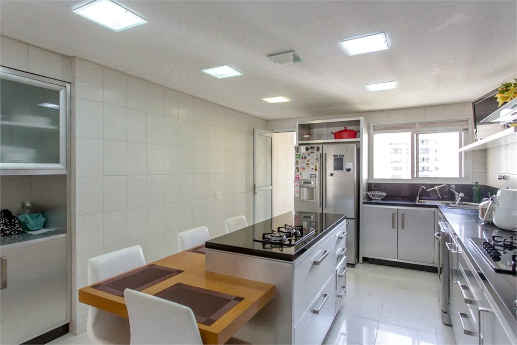 Apartamento à venda com 4 suítes em Vila Suzana, São Paulo, SP