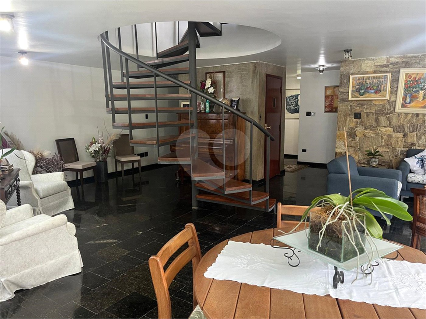 Casa à venda com 4 quartos, sendo 3 suítes, no condomínio Vitoria Regia, São Paulo - SP