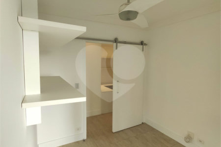 Apartamento à venda ou para alugar com 3 quartos, sendo 1 suíte,  em Parque Reboucas, São Paulo, SP