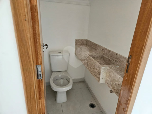 Sobrado à venda com 3 quartos, sendo 1 suíte,  em Vila Romero, São Paulo, SP