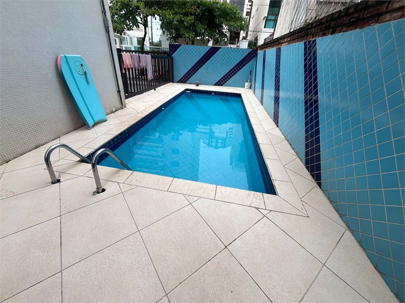 Apartamento com 2 dormitórios à venda, 64 m² por R$ 360.000,00 - Jardim Praiano - Guarujá/SP