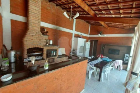 Casa à venda com 4 quartos, sendo 3 suítes,  no Centro, Bom Jesus dos Perdões, SP
